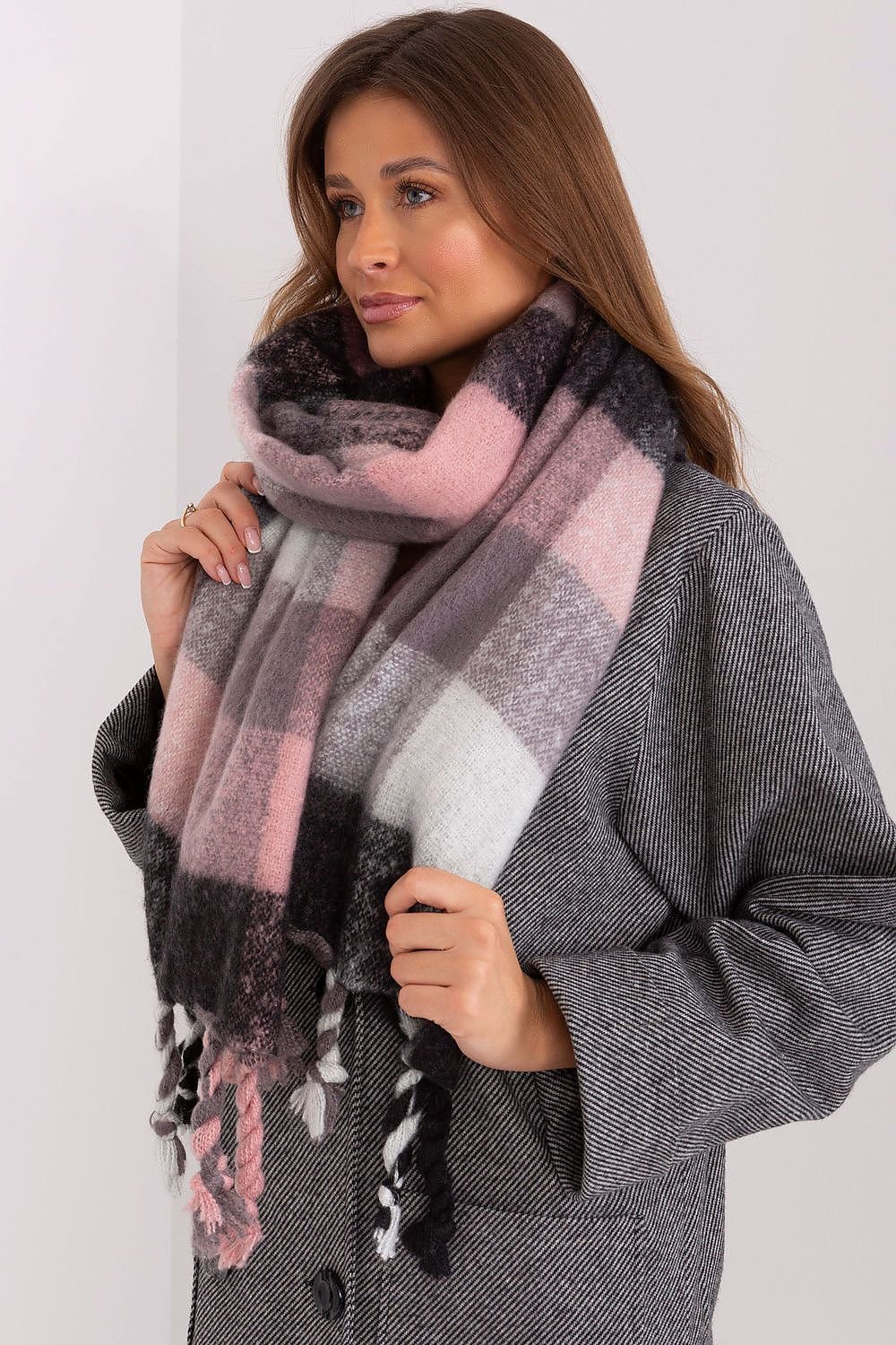 Shawl model 191711